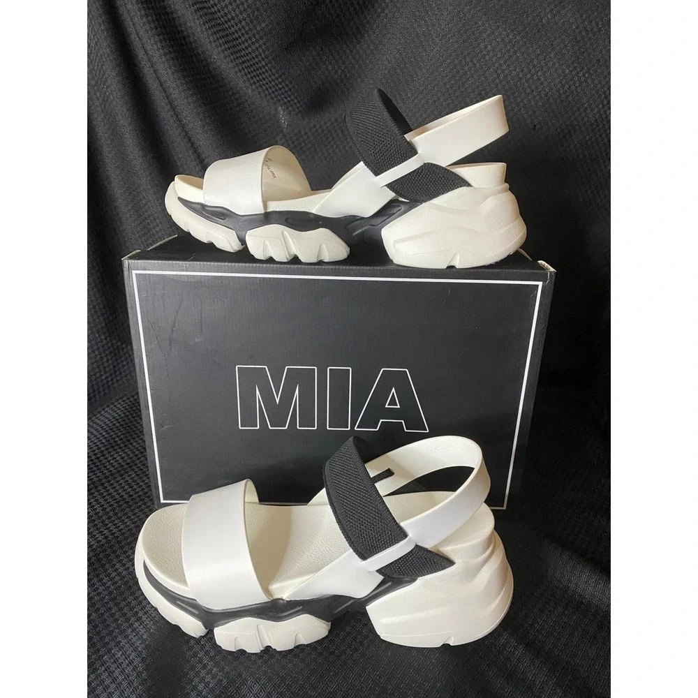 MIA Ariah White Black Chunky Platform Lug Sole Sandals Woman's Size 10M New